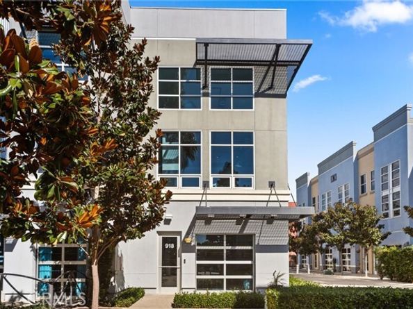 918 E Civic Center, Santa Ana CA 92701
