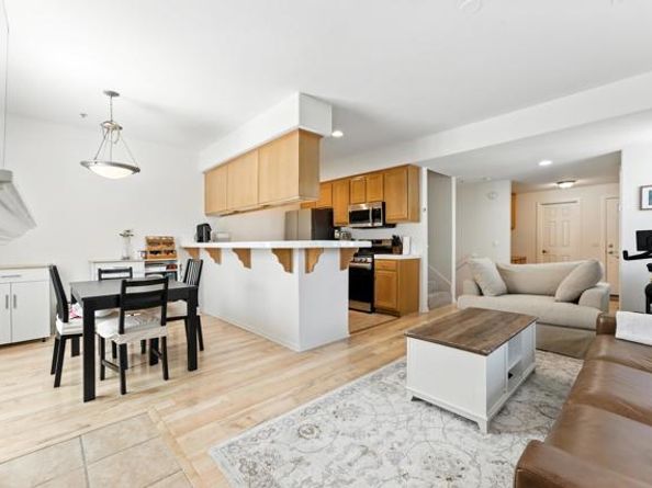 13009 Evening Creek Drive 8, San Diego CA 92128