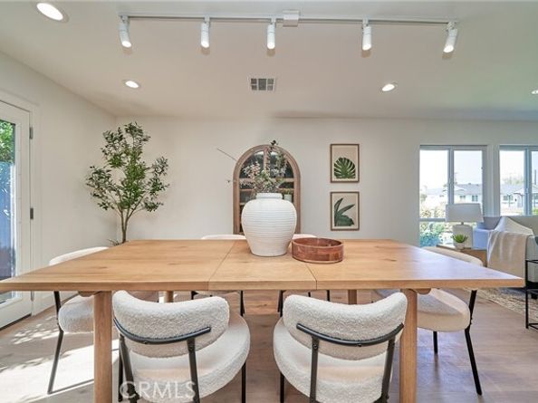 9604 Swinton, North Hills (los Angeles) CA 91343