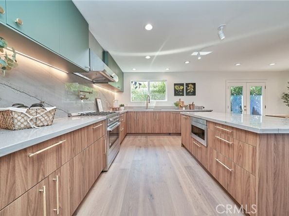 9604 Swinton, North Hills (los Angeles) CA 91343