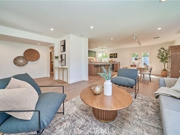 9604 Swinton, North Hills (los Angeles) CA 91343