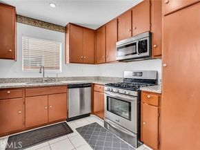 9155 Cedros Avenue 12, Panorama City (los Angeles) CA 91402