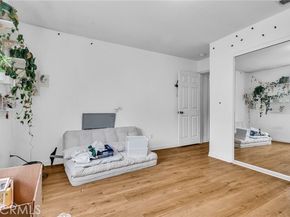 9155 Cedros Avenue 12, Panorama City (los Angeles) CA 91402
