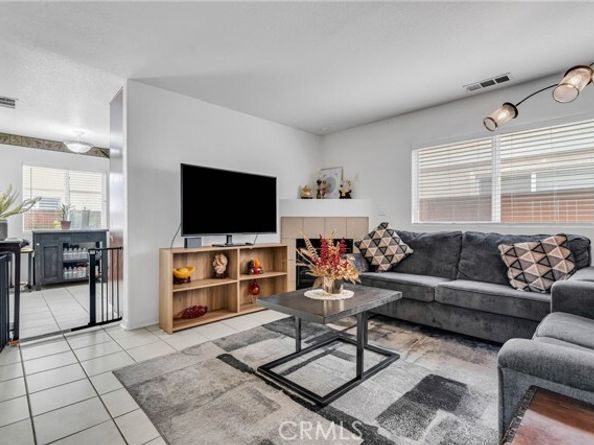 9155 Cedros Avenue 12, Panorama City (los Angeles) CA 91402