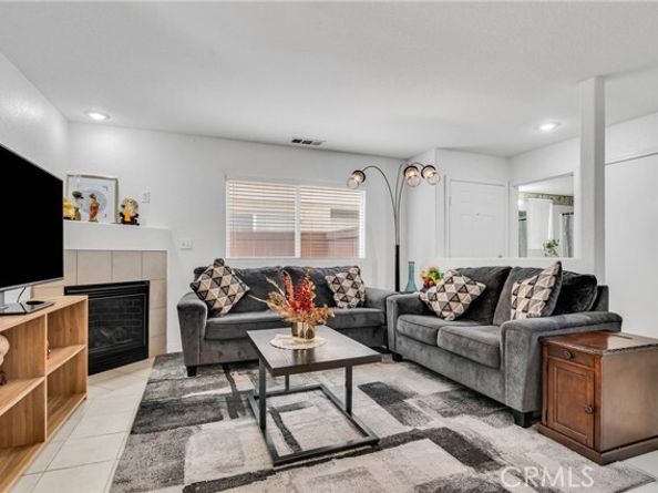 9155 Cedros Avenue 12, Panorama City (los Angeles) CA 91402
