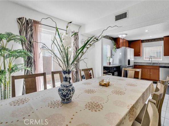 9155 Cedros Avenue 12, Panorama City (los Angeles) CA 91402