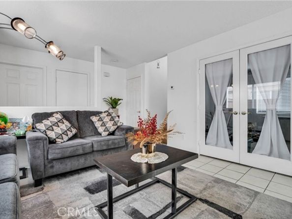 9155 Cedros Avenue 12, Panorama City (los Angeles) CA 91402