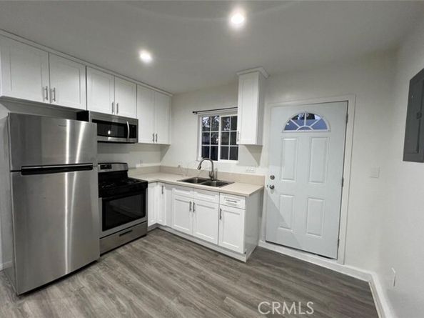 7327 N Loma Verde, Canoga Park (los Angeles) CA 91303