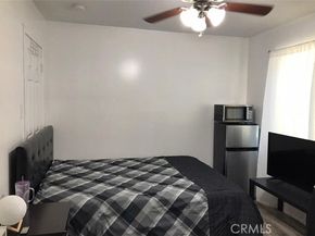 7327 N Loma Verde, Canoga Park (los Angeles) CA 91303