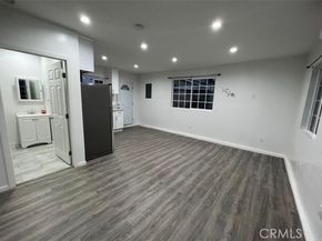 7327 N Loma Verde, Canoga Park (los Angeles) CA 91303