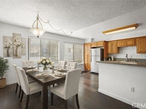 22038 Vanowen St. 215, Woodland Hills (los Angeles) CA 91303