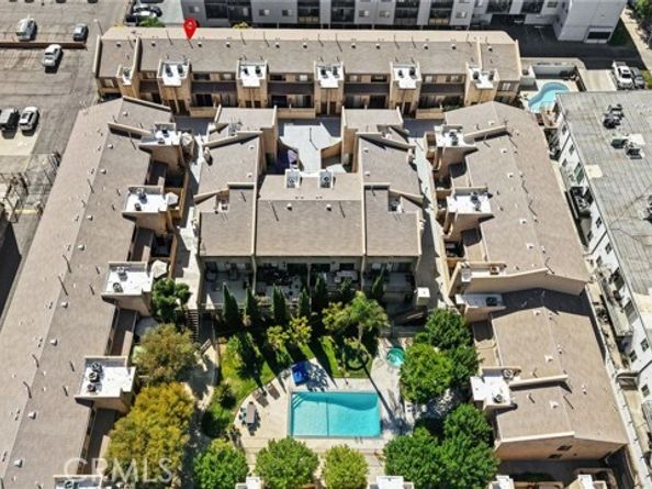 22038 Vanowen St. 215, Woodland Hills (los Angeles) CA 91303