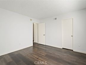 22038 Vanowen St. 215, Woodland Hills (los Angeles) CA 91303