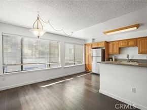 22038 Vanowen St. 215, Woodland Hills (los Angeles) CA 91303