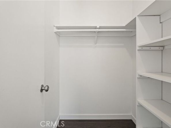 22038 Vanowen St. 215, Woodland Hills (los Angeles) CA 91303