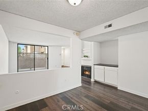 22038 Vanowen St. 215, Woodland Hills (los Angeles) CA 91303