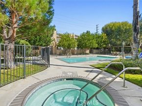 22038 Vanowen St. 215, Woodland Hills (los Angeles) CA 91303