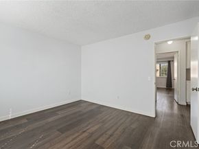 22038 Vanowen St. 215, Woodland Hills (los Angeles) CA 91303