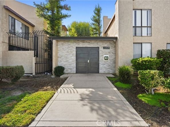 22038 Vanowen St. 215, Woodland Hills (los Angeles) CA 91303