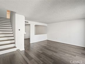 22038 Vanowen St. 215, Woodland Hills (los Angeles) CA 91303