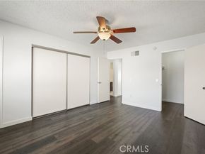 22038 Vanowen St. 215, Woodland Hills (los Angeles) CA 91303