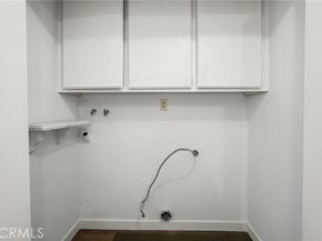 22038 Vanowen St. 215, Woodland Hills (los Angeles) CA 91303