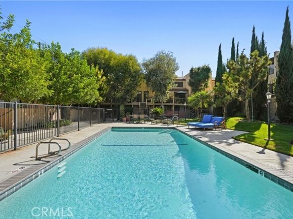 22038 Vanowen St. 215, Woodland Hills (los Angeles) CA 91303