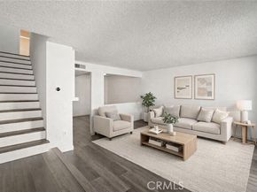 22038 Vanowen St. 215, Woodland Hills (los Angeles) CA 91303