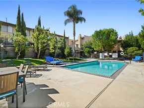 22038 Vanowen St. 215, Woodland Hills (los Angeles) CA 91303