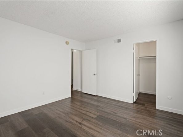 22038 Vanowen St. 215, Woodland Hills (los Angeles) CA 91303