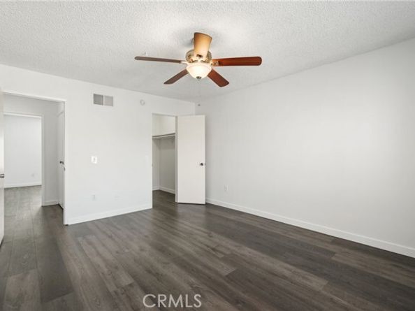 22038 Vanowen St. 215, Woodland Hills (los Angeles) CA 91303