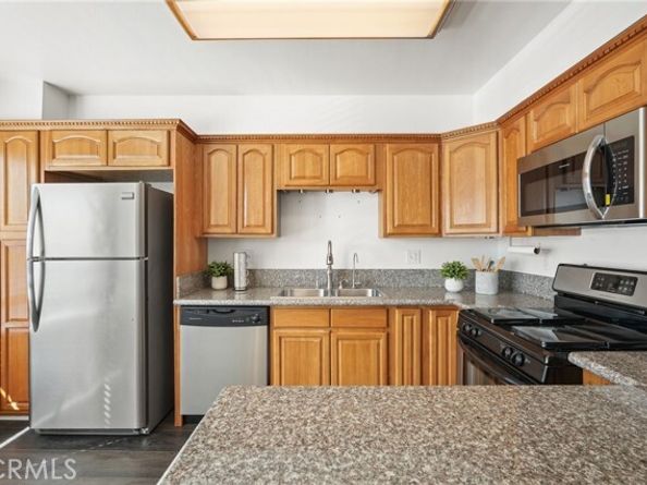 22038 Vanowen St. 215, Woodland Hills (los Angeles) CA 91303