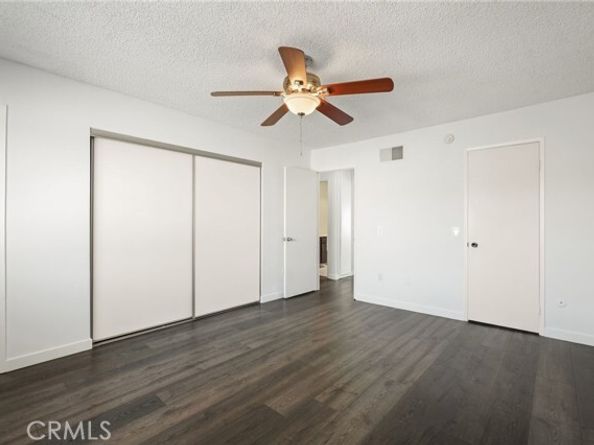 22038 Vanowen St. 215, Woodland Hills (los Angeles) CA 91303