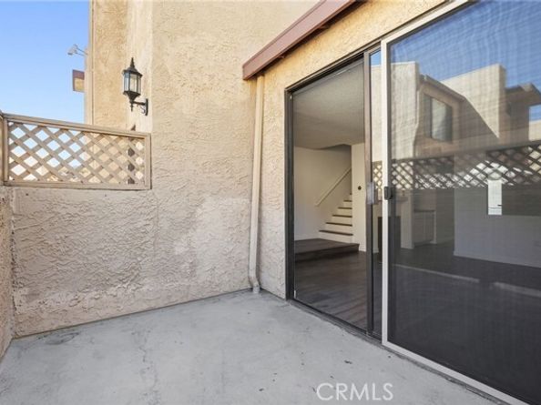 22038 Vanowen St. 215, Woodland Hills (los Angeles) CA 91303