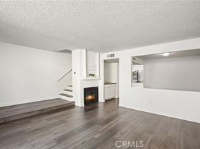 22038 Vanowen St. 215, Woodland Hills (los Angeles) CA 91303