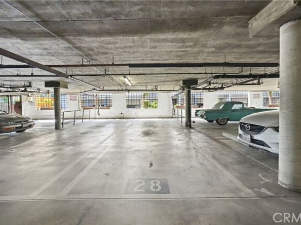 22038 Vanowen St. 215, Woodland Hills (los Angeles) CA 91303