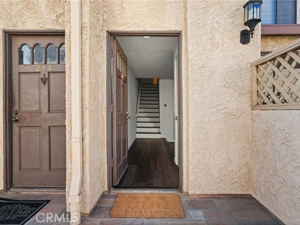 22038 Vanowen St. 215, Woodland Hills (los Angeles) CA 91303