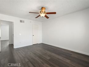 22038 Vanowen St. 215, Woodland Hills (los Angeles) CA 91303