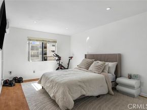 18530 Hatteras Street 213, Tarzana (los Angeles) CA 91356