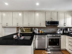 18530 Hatteras Street 213, Tarzana (los Angeles) CA 91356