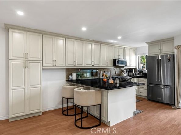 18530 Hatteras Street 213, Tarzana (los Angeles) CA 91356