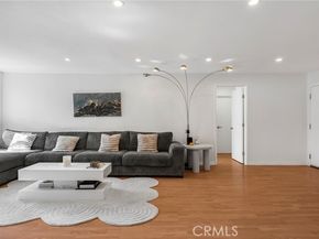 18530 Hatteras Street 213, Tarzana (los Angeles) CA 91356