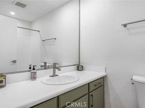 18530 Hatteras Street 213, Tarzana (los Angeles) CA 91356