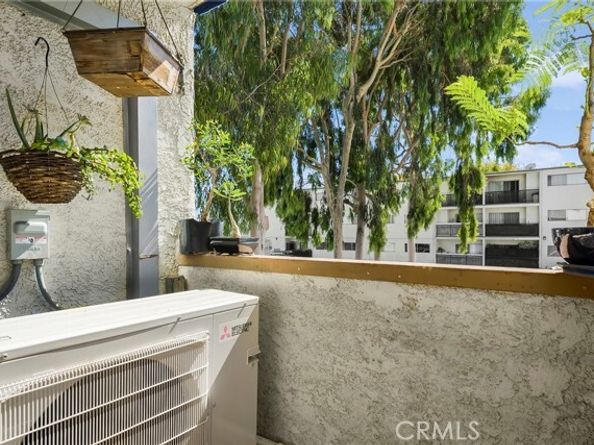 18530 Hatteras Street 213, Tarzana (los Angeles) CA 91356