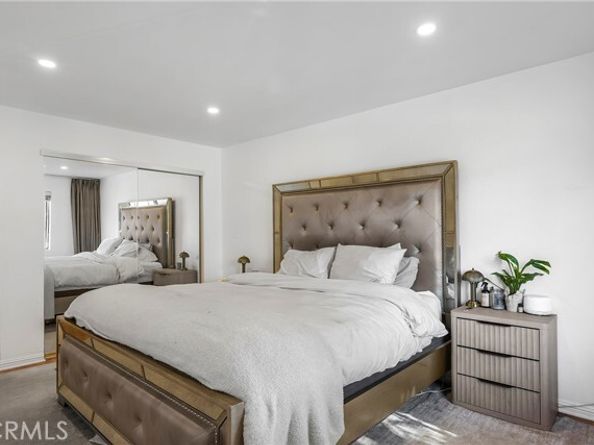 18530 Hatteras Street 213, Tarzana (los Angeles) CA 91356