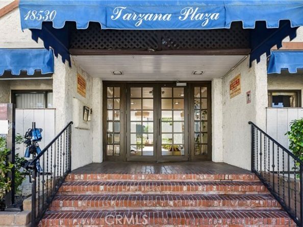 18530 Hatteras Street 213, Tarzana (los Angeles) CA 91356