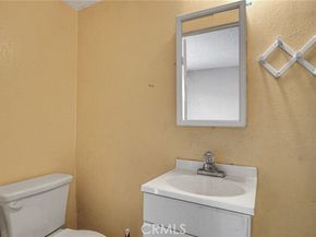 8828 Burnet Avenue 9, North Hills (los Angeles) CA 91343