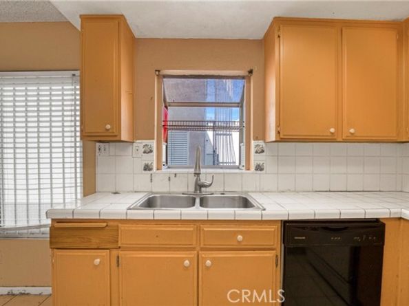 8828 Burnet Avenue 9, North Hills (los Angeles) CA 91343