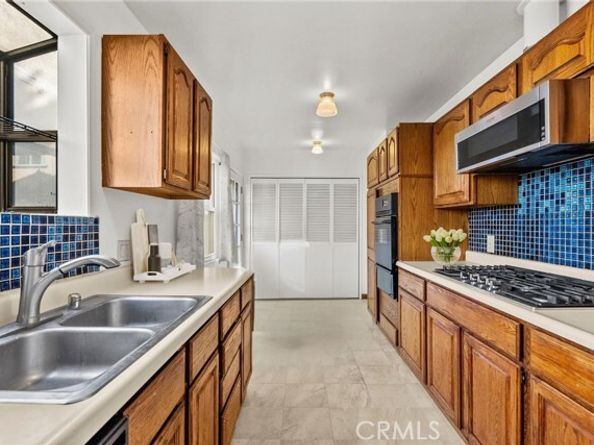 16731 Victory Boulevard, Van Nuys (los Angeles) CA 91406