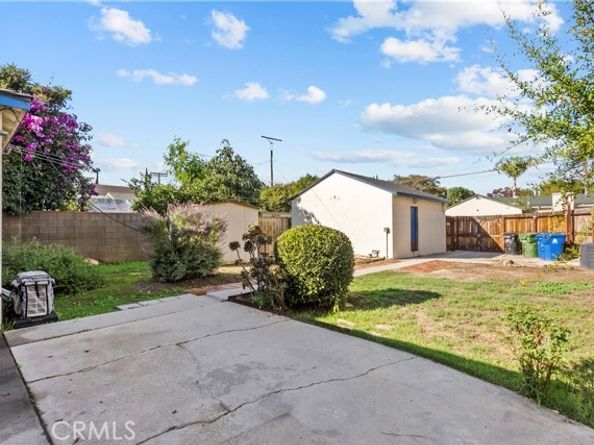 16731 Victory Boulevard, Van Nuys (los Angeles) CA 91406